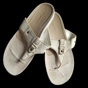 Easy Spirit Cream Women's Sandals